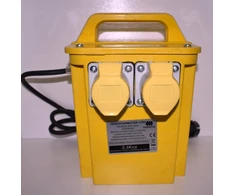 Atskyrimo transformatorius Syntetyk 230/110 V, 3 Kva, Ip 44