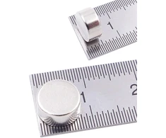 Brudazon 60 mini diskiniai magnetai 8 x 4 mm N52 stipriausio lygio neodimio magnetai itin stiprūs magnetai modelių gamybai, nuotraukoms, lentai, skelbimų lentai, šaldytuvui, rankdarbiams, itin stiprus magnetinis diskas