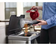 Black &amp; Decker Juodas &amp; Decker Akumuliatorinis siurblys Juodas &amp; Decker DVA315J-QW; 10,8 V; 1x1,5 Ah akum.