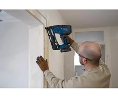Bosch Akku-Holznagler GNH 18V-64-2 Professional be akumuliatoriaus ir kroviklio, 18Volt (blau/juodas, be Akku und Ladegerät, in L-BOXX)