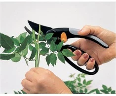 Fiskars Sekatorius prasilenkiančiais ašmenimis 1001534