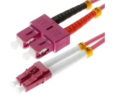helos LWL Patchkabel OM4 Duplex 3,0mm LC-SC 50/125µm erikaviolett 1m LSZH