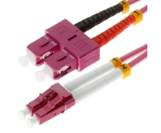 helos LWL Patchkabel OM4 Duplex 3,0mm LC-SC 50/125µm erikaviolett 2m LSZH