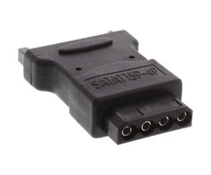 Inline Įmontuotas 4 kontaktų „Molex“ maitinimo adapteris, skirtas SATA maitinimui