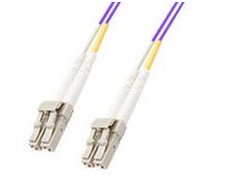 „MicroConnect Duplex LC / LC 50 / 125 μm OM4 2m“ (FIB440402P)