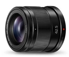 „Panasonic Lumix 42,5 mm f/1.7 G“ galinis OIS objektyvas