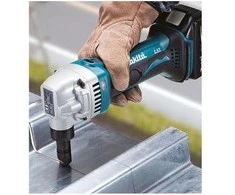 Makita DJN161Z Akumuliatorinės skardos žirklės, 18 V, plienas 1,6 mm, nerūdijantis plienas 1,2 mm, min. pjo, Be akumuliatorių ir kroviklio!