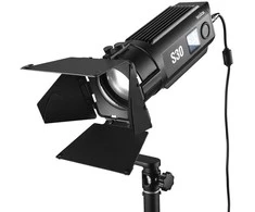 Apšvietimo įranga - Godox S30 fokusavimo LED šviesa (reguliuojamas 10-100% ryškumas, 6-55° spindulio kampas, AC/USB maitinimas)