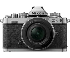 Nikon Z fc + NIKKOR Z DX 16-50mm f/3.5-6.3 VR (Sidabrinis)