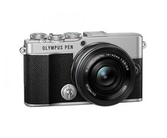 Olympus PEN E-P7 + ED 14-42mm EZ PANCAKE + ED 40-150mm F4-5.6 R (Sidabrinis)