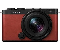 Panasonic Lumix DC-S9N + LUMIX S 18-40mm / F4.5-6.3 (Crimson Raudona)