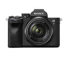 „Sony ILCE-7M4K Alpha A7 IV“ veidrodinis skaitmeninis fotoaparatas su 28–70 mm objektyvu