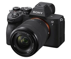 „Sony ILCE-7M4K Alpha A7 IV“ veidrodinis skaitmeninis fotoaparatas su 28–70 mm objektyvu