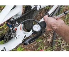 ZEFAL Z SHOCK PUMP rankinė dvir. pompa, sidabrinė/juoda