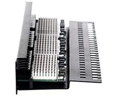 NETRACK 104-08 patch panel 19inch 24-jungtys kat. 6 UTP su lentyna