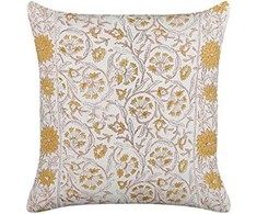 Beliani Lumarko Medvilninė dekoratyvinė pagalvė su gėlėmis 45 x 45 cm balta ir geltona CALATHEA!