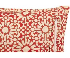 Beliani Lumarko Cotton dekoratyvinė pagalvė su geometriniu raštu 45 x 45 cm raudona CEIBA!