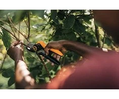 Fiskars Plus PowerLever sekatorius atraminiais ašmenimis (P741)