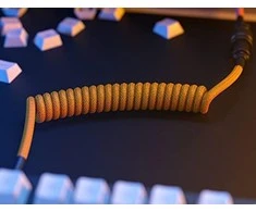 Glorious Coiled Cable susuktas klaviatūros laidas Glorious Gold, USB-C į USB-A – 1,37m, aukso spalvos