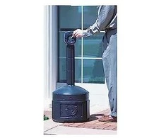 Justrite Lauko miesto peleninė ant stabilaus pagrindo. 15L sk. 42cm aukštis 98cm juodas