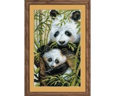 RIOLIS – Create It Yourself – Siuvinėjimo rinkinys „Panda su vaiku“ 1159 (22x38 cm)