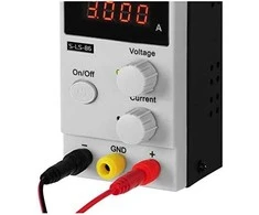 Stamos Germany Laboratorinio aptarnavimo maitinimas reguliuojamas 0-100 V 0-3 A 300 W