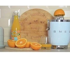 Smeg Citrusinių vaisių sulčiaspaudė CJF11PBEU, blizgi pastelinė mėlyna spalva