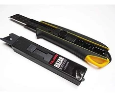Tajima gumuotas peilis laužomomis geležtėmis 18mm + Razar Juodas atsarginės geležtės (13 vnt)