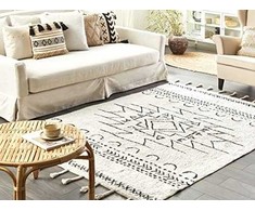 Beliani Lumarko medvilnės kilimas 140 x 200 cm juodas KHOURIBGA!