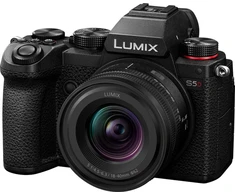 Panasonic Lumix S5D + 18-40mm