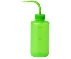 LDPE 250 ml ploviklio buteliukas – skysčio dozatorius naudojimo vietoje