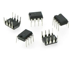 Oem Mažos galios LM393P dviejų kanalų komparatorius - THT DIP8 - 5 vnt