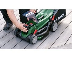 Bosch Akumuliatorinė vejapjovė UniversalRotak 2x18V-37-550 (Be akumuliatoriaus ir kroviklio)
