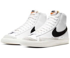 Nike bateliai