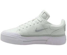 Nike bateliai