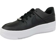 Nike bateliai