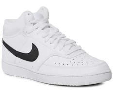 Nike bateliai