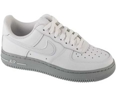 Nike bateliai
