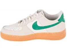 Nike bateliai