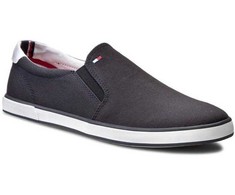 Tommy Hilfiger bateliai