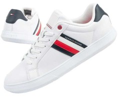 Tommy Hilfiger bateliai