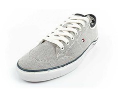 Tommy Hilfiger bateliai