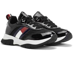 Tommy Hilfiger bateliai