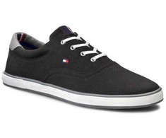 Tommy Hilfiger bateliai