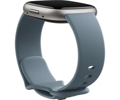 Išmanusis laikrodis Fitbit Versa 4, Platinos spalvos korpusas su melsvos spalvos silikoniniu dirželiu