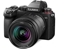 Panasonic Lumix DC-S5 + 20-60mm f/3.5-5.6