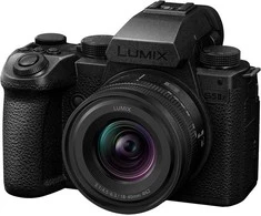 Aparat Panasonic Lumix S5 II X + S 18-40mm f/4.5–6.3 (DC-S5M2XNE)