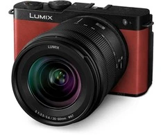 Panasonic Lumix DC-S9 + 20-60mm, crimson red