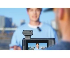 Sony | Belaidis Bluetooth mikrofonas | ECM-W2BT | Visakryptis; Aiškus skaitmeninis perdavimas be laidų; Aukštos kokybės garso perdavimas iš mikrofono į imtuvą; 9 valandų baterijos veikimo laikas; Stabilus, nepertraukiamas garso įrašymas; Apsaugos priemonės, skirtos užkirsti kelią įrašymo gedimams; Produkto paveikslėlyje parodytas 3,5 mm stereo mini lizdas siųstuvo viršuje. Išplečiamumas naudojant 3,5 mm stereo mini lizdą