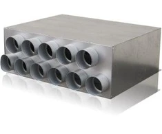 Oro paskirstymo kolektorinė dėžė izoliuota RPI-200-11x75. Pajungimas iš galo 200 mm į 11x75 mm. Cinkuota skarda. Išmatavimai: 600x450x220 mm